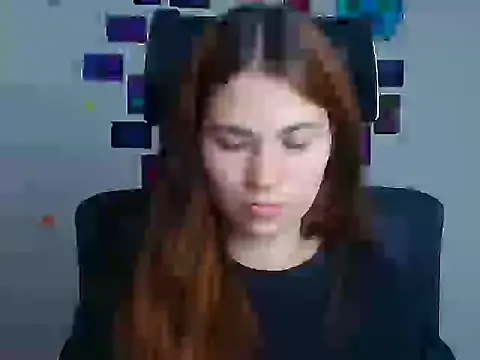 Snapshot of Loon_Amore chatting on November 24, 2025, 6:35 am Loon Amore online show from November 24, 2025, 6:35 am