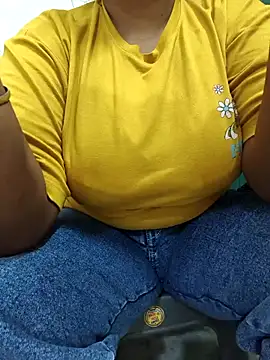 Snapshot of Priya-89 chatting on December 17, 2025, 1:11 am Priya-89 online show from December 17, 2025, 1:11 am