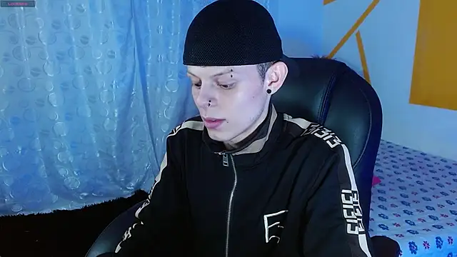 Snapshot of Matthew_Boy_ chatting on December 15, 2024, 4:51 am Matthew Boy  online show from December 15, 2024, 4:51 am