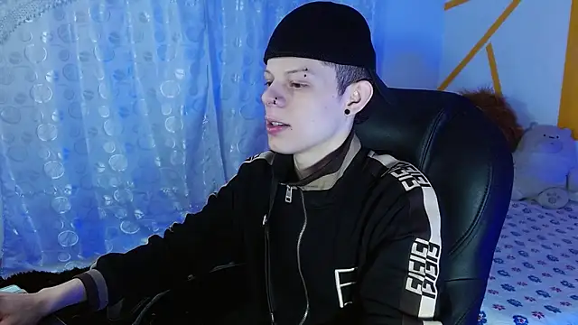 Snapshot of Matthew_Boy_ chatting on December 19, 2024, 7:18 am Matthew Boy  online show from December 19, 2024, 7:18 am