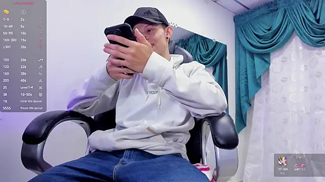 Snapshot of Matthew_Boy_ chatting on January 17, 2025, 5:00 am Matthew Boy  online show from January 17, 2025, 5:00 am