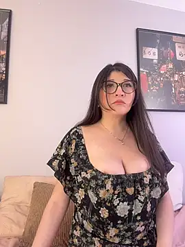 Snapshot of hannaasweet chatting on February 7, 2026, 10:35 pm hannaasweet online show from February 7, 2026, 10:35 pm