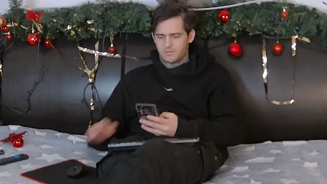 Snapshot of CarterCole chatting on December 27, 2024, 8:02 am CarterCole online show from December 27, 2024, 8:02 am