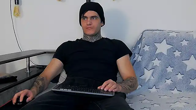 Snapshot of CarterCole chatting on December 15, 2025, 9:24 am CarterCole online show from December 15, 2025, 9:24 am