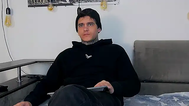 Snapshot of CarterCole chatting on December 20, 2025, 10:00 am CarterCole online show from December 20, 2025, 10:00 am