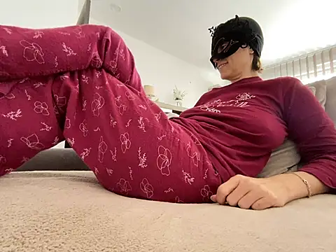 Marilou1983 online show from February 26, 2025, 1:19 pm