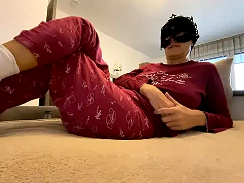 Marilou1983 online show from November 8, 2025, 8:14 am