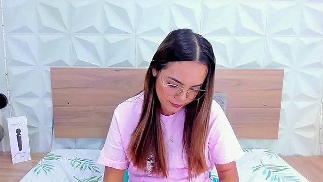 Snapshot of Stacey_white_ chatting on February 4, 2025, 8:28 pm Stacey white online show from February 4, 2025, 8:28 pm