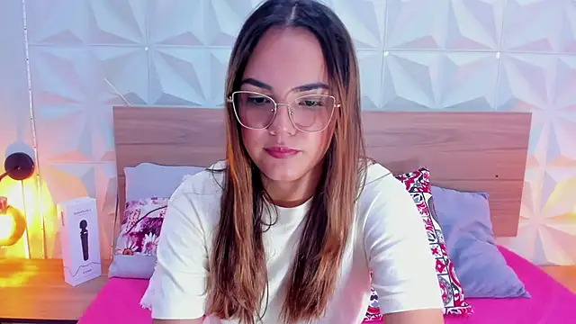 Snapshot of Stacey_white_ chatting on March 10, 2025, 8:34 pm Stacey white online show from March 10, 2025, 8:34 pm