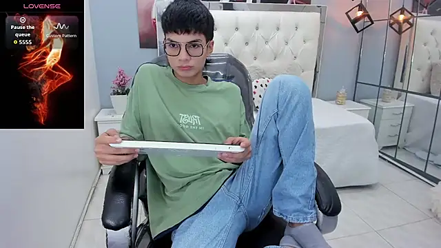 Snapshot of Noha_scott chatting on March 4, 2026, 11:00 pm Noha scott online show from March 4, 2026, 11:00 pm