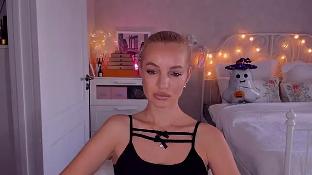 aestetick online show from October 25, 2025, 7:49 am