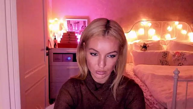 aestetick online show from November 6, 2025, 12:39 pm