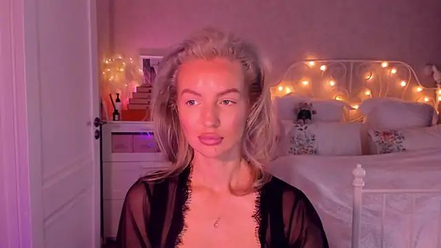 aestetick online show from November 17, 2025, 8:20 am