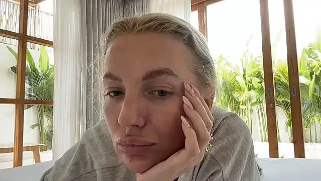 aestetick online show from November 23, 2025, 5:40 am