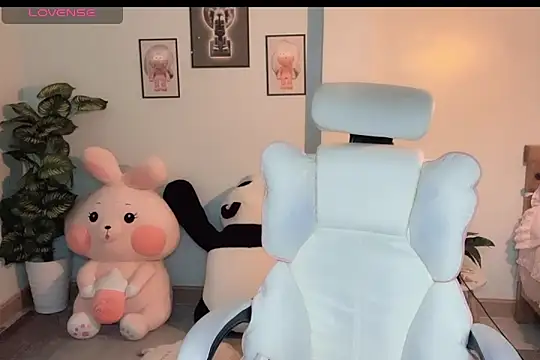  Aimy  online show from October 2, 2025, 5:31 pm