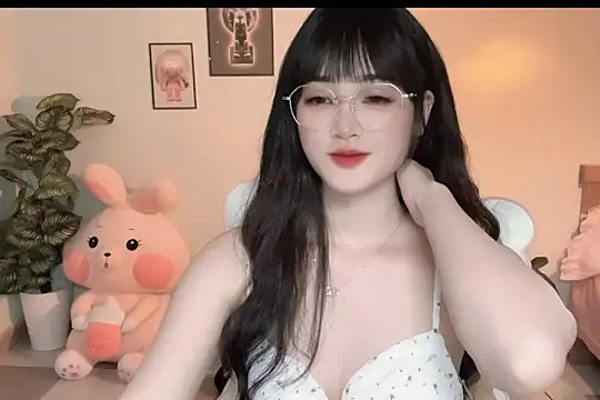  Aimy  online show from October 13, 2025, 4:29 pm