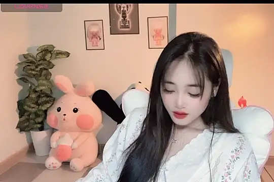  Aimy  online show from November 22, 2025, 4:28 pm