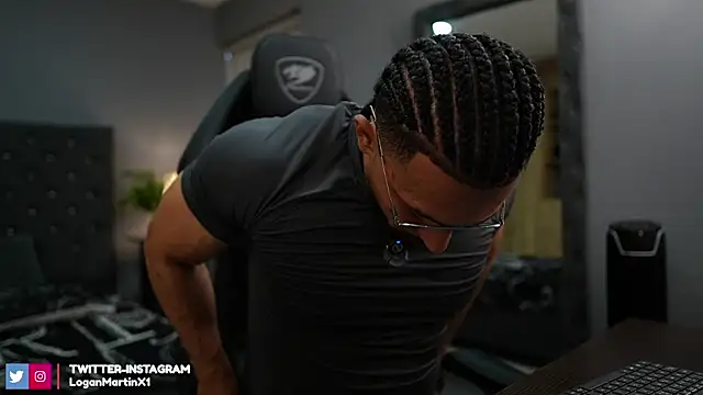 Snapshot of Martin_Logan chatting on October 24, 2025, 9:22 pm Martin Logan online show from October 24, 2025, 9:22 pm