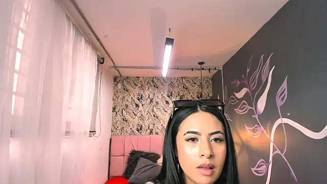 Snapshot of CharlotteeGray_ chatting on February 4, 2025, 7:33 pm CharlotteeGray online show from February 4, 2025, 7:33 pm