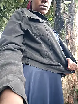 Snapshot of Broan_me chatting on December 21, 2025, 6:20 am Broan me online show from December 21, 2025, 6:20 am