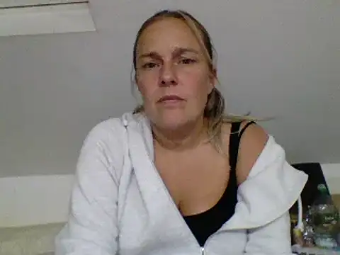 Snapshot of scrummymummy2 chatting on September 21, 2025, 8:32 pm scrummymummy2 online show from September 21, 2025, 8:32 pm