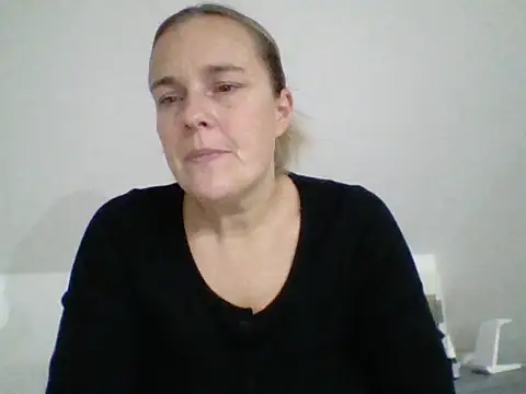 scrummymummy2 online show from December 3, 2025, 8:18 pm