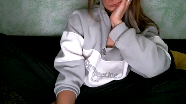 Snapshot of DennisXCaroll chatting on February 15, 2025, 10:31 pm DennisXCaroll online show from February 15, 2025, 10:31 pm