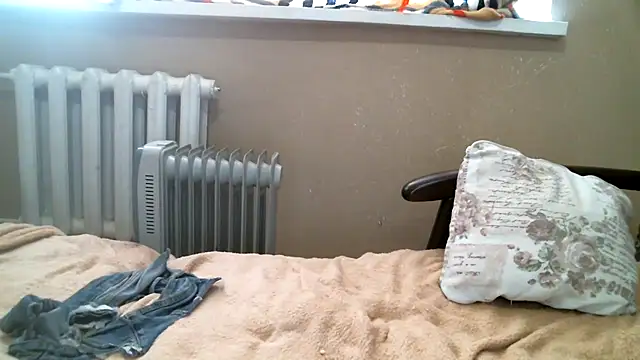 Snapshot of DennisXCaroll chatting on March 6, 2025, 11:36 am DennisXCaroll online show from March 6, 2025, 11:36 am