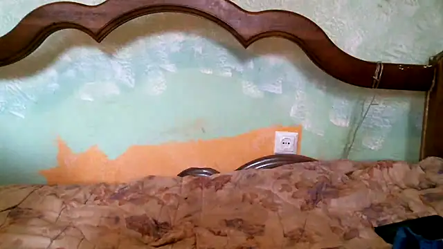 Snapshot of DennisXCaroll chatting on September 15, 2025, 6:35 am DennisXCaroll online show from September 15, 2025, 6:35 am