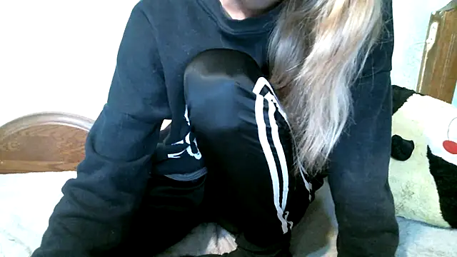 Snapshot of DennisXCaroll chatting on October 7, 2025, 6:54 am DennisXCaroll online show from October 7, 2025, 6:54 am