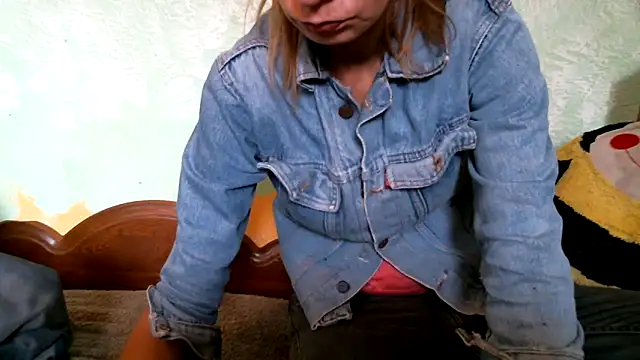 Snapshot of DennisXCaroll chatting on October 17, 2025, 7:11 am DennisXCaroll online show from October 17, 2025, 7:11 am