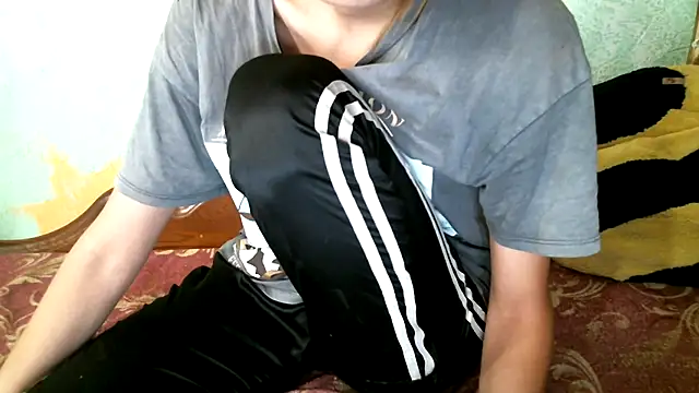 Snapshot of DennisXCaroll chatting on December 16, 2025, 7:46 am DennisXCaroll online show from December 16, 2025, 7:46 am