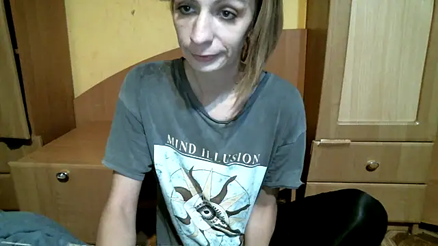 Snapshot of DennisXCaroll chatting on January 5, 2026, 5:38 pm DennisXCaroll online show from January 5, 2026, 5:38 pm