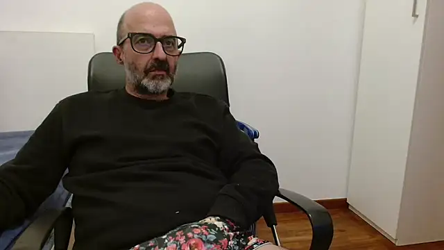 newsimo74 online show from November 4, 2025, 7:13 pm