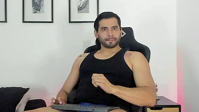 Snapshot of Dereck_vega chatting on May 15, 2026, 9:44 pm Dereck vega online show from May 15, 2026, 9:44 pm