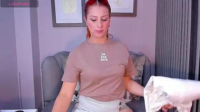 Nahiajhonson  online show from February 19, 2025, 12:22 pm