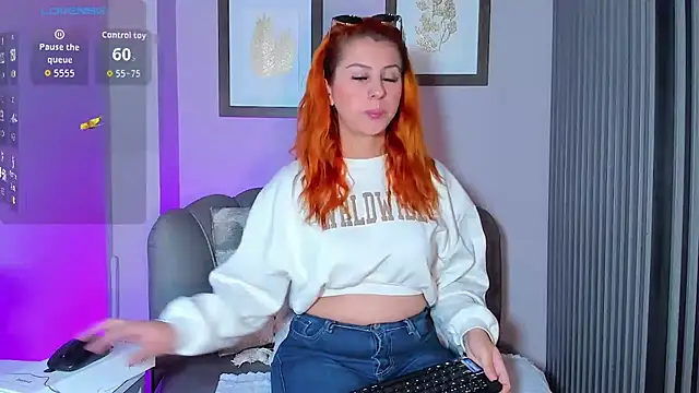 Nahiajhonson  online show from October 15, 2025, 1:00 pm