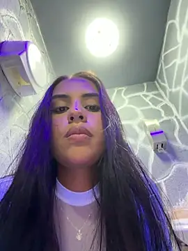 Snapshot of EmmaTorres_ chatting on February 3, 2026, 8:58 pm EmmaTorres online show from February 3, 2026, 8:58 pm