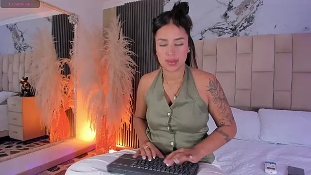 Snapshot of EmmaTorres_ chatting on February 23, 2026, 9:12 pm EmmaTorres online show from February 23, 2026, 9:12 pm