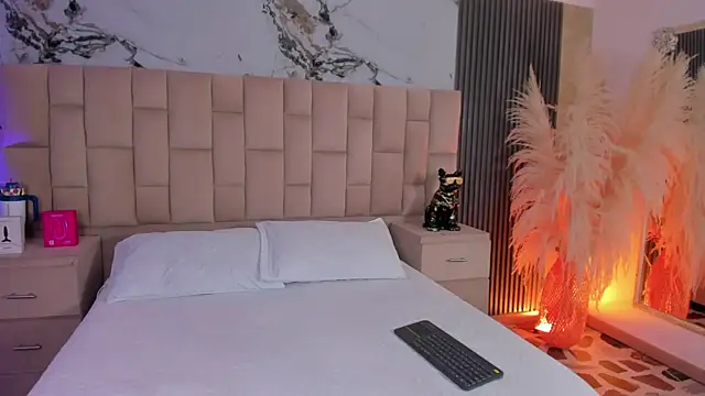 Snapshot of EmmaTorres_ chatting on March 3, 2026, 11:43 pm EmmaTorres online show from March 3, 2026, 11:43 pm