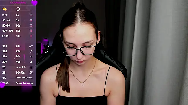 Snapshot of Sm0ly chatting on January 6, 2025, 1:20 am Sm0ly online show from January 6, 2025, 1:20 am