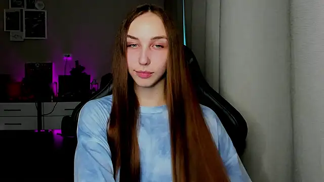 Snapshot of Sm0ly chatting on June 3, 2026, 2:55 pm Sm0ly online show from June 3, 2026, 2:55 pm