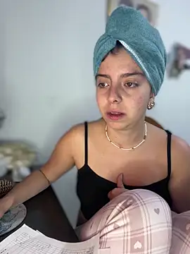 Snapshot of Cloew_Marz chatting on February 13, 2025, 11:26 pm Cloew Marz online show from February 13, 2025, 11:26 pm