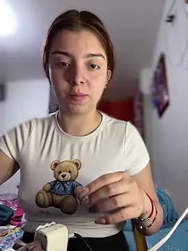 Snapshot of Cloew_Marz chatting on October 1, 2025, 10:05 pm Cloew Marz online show from October 1, 2025, 10:05 pm