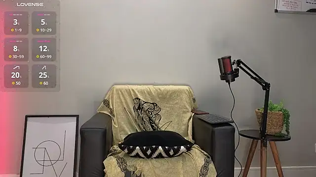 Snapshot of Brownfitbabyy chatting on February 18, 2025, 10:14 pm Brownfitbabyy online show from February 18, 2025, 10:14 pm