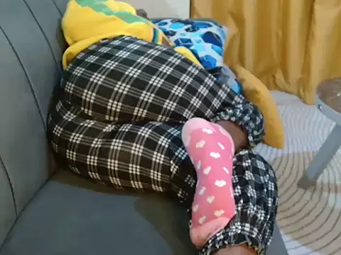 leslysexygirl online show from October 28, 2025, 5:22 am