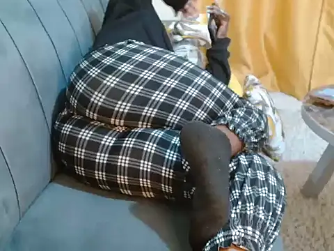 leslysexygirl online show from November 17, 2025, 6:57 pm