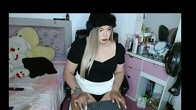 kim hot69  online show from November 16, 2025, 12:22 pm