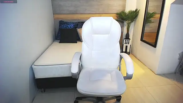 liseth fox online show from February 18, 2025, 7:30 pm