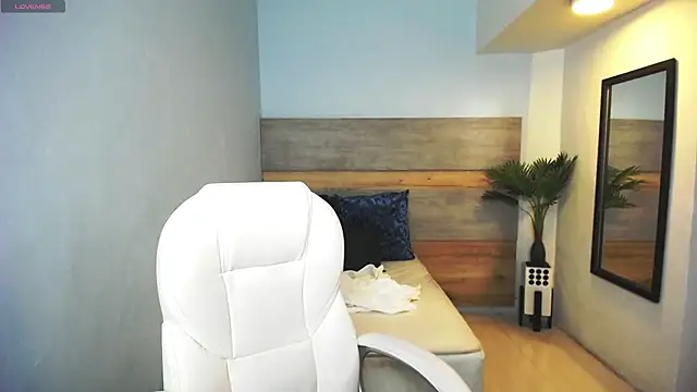 liseth fox online show from March 12, 2025, 7:38 pm